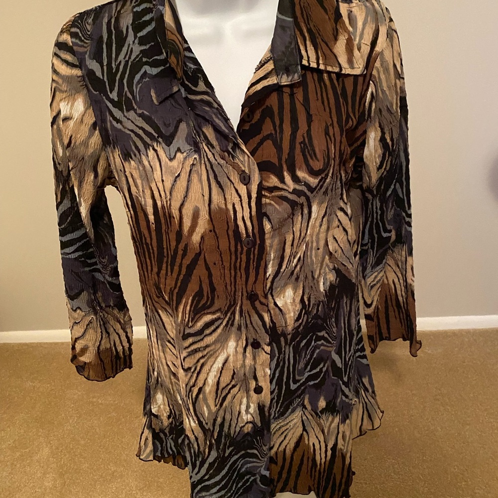 Size small although material is a stretchy crêpe